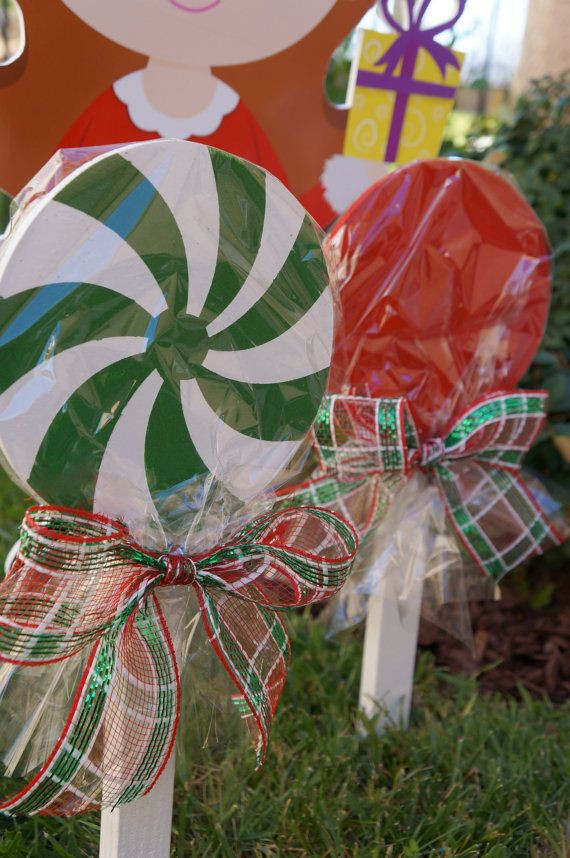 DIY Wooden Christmas Yard Decorations
 Wooden Christmas Lollipops for yard decorations by