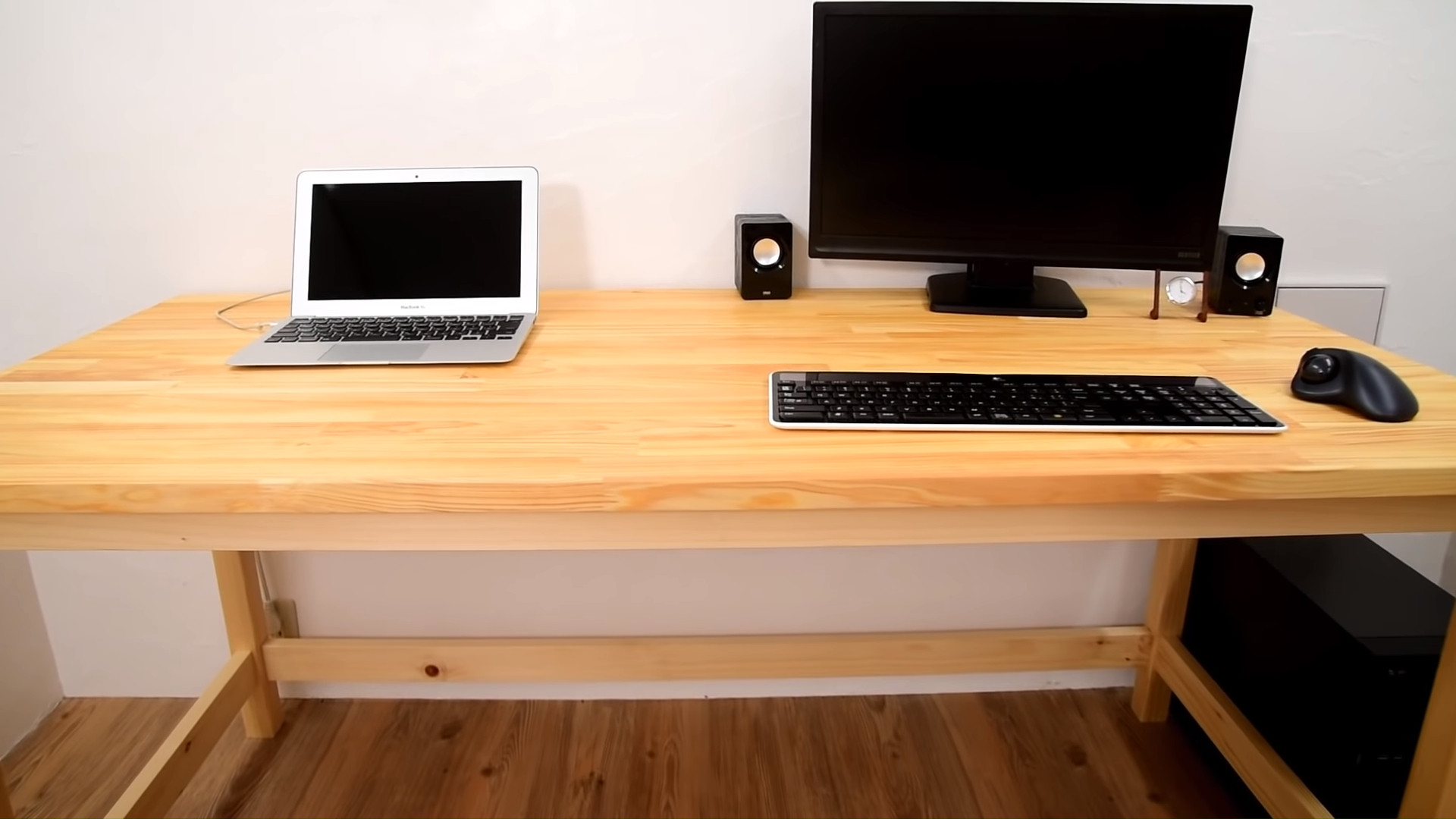 DIY Wooden Computer Desk
 DIY Wooden puter Desk