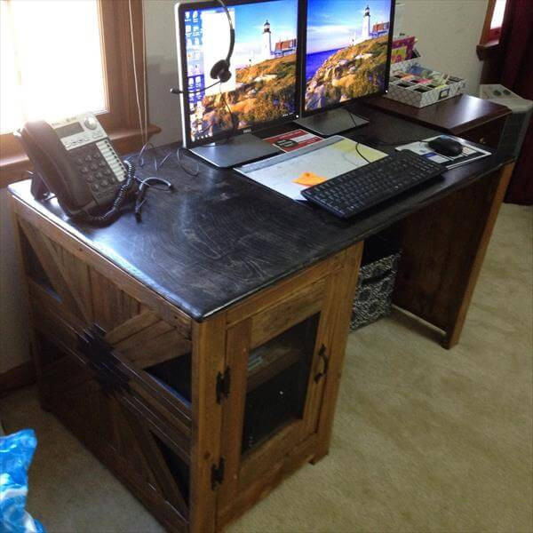 DIY Wooden Computer Desk
 DIY Reclaimed Pallet puter Desk