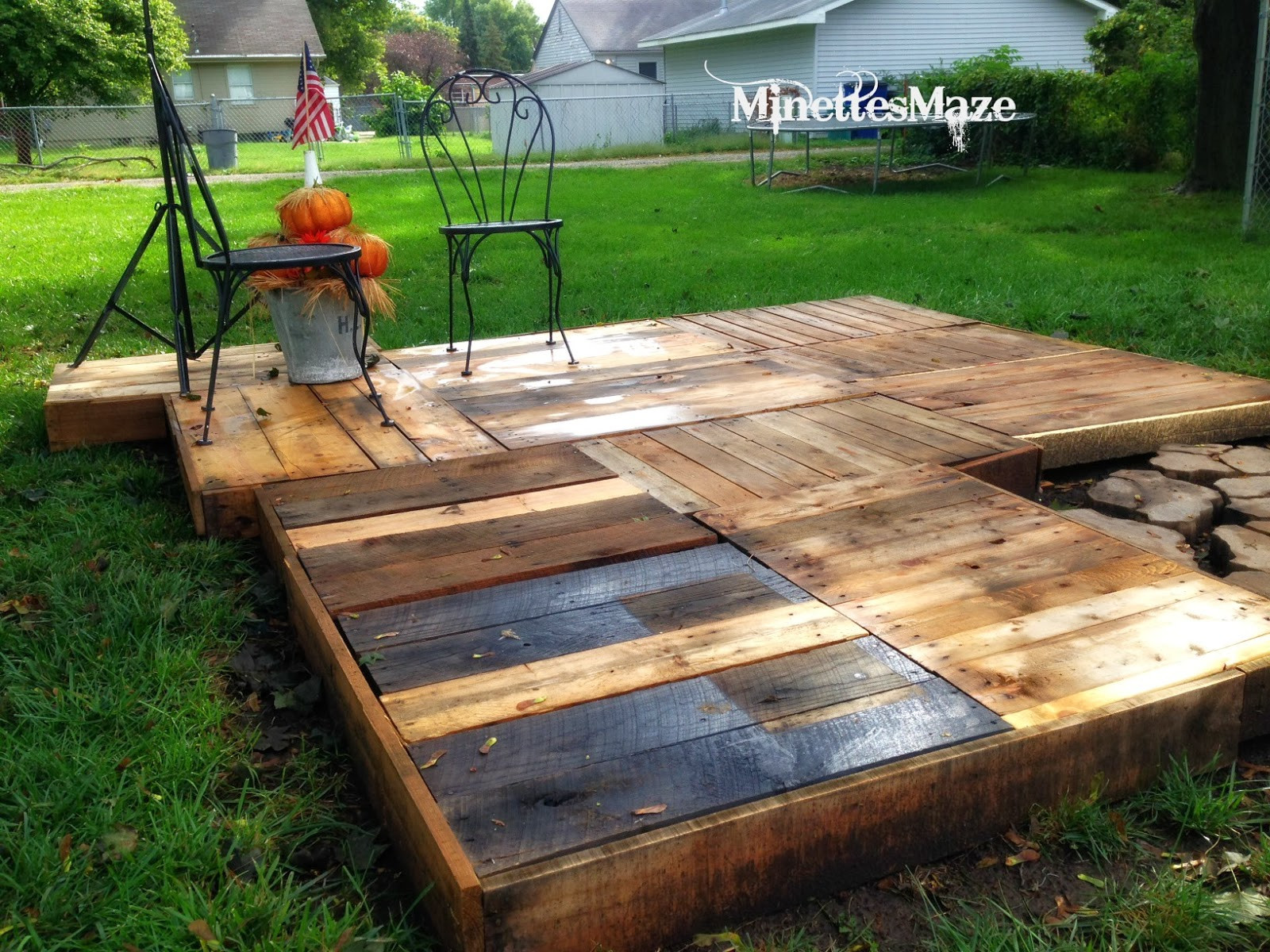 DIY Wooden Decks
 MinettesMaze DIY Pallet Deck