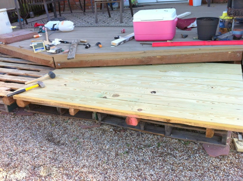 DIY Wooden Decks
 DIY Wooden Pallet Deck for Under $300