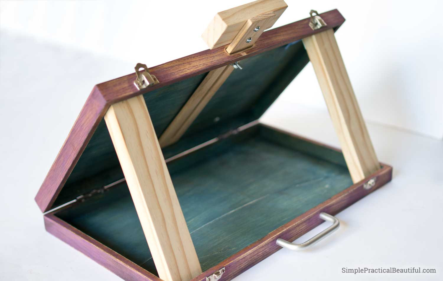 DIY Wooden Easel
 Make a DIY Portable Art Easel Out of an Old Wood Case