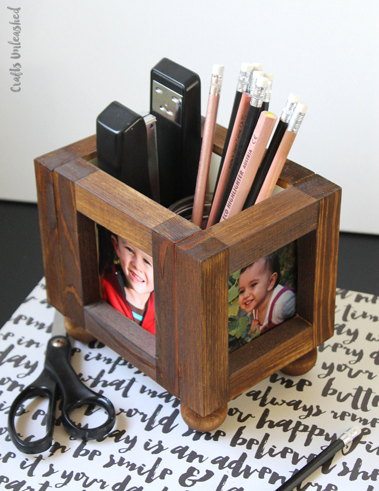 DIY Wooden Frame
 DIY Frames 26 Creative & Easy Picture Frames