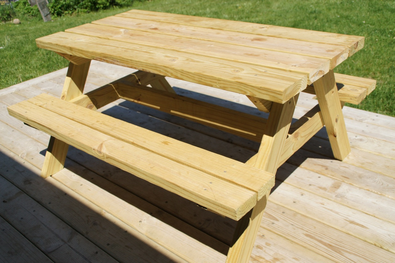 DIY Wooden Picnic Table
 21 Wooden Picnic Tables Plans and Instructions