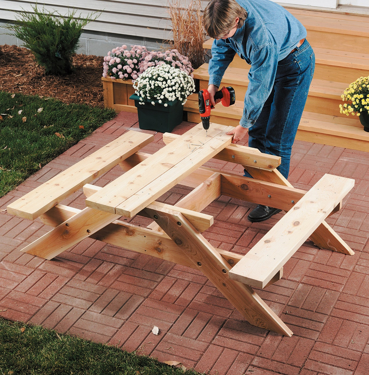 DIY Wooden Picnic Table
 DIY Kids Picnic Table