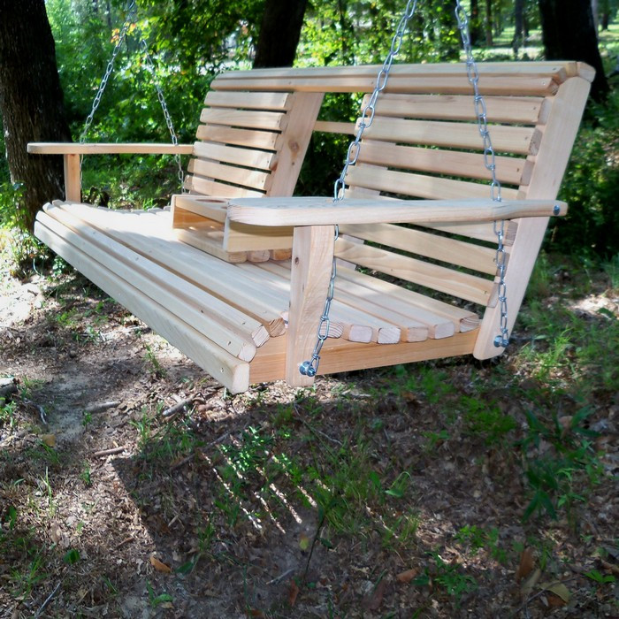 DIY Wooden Swings
 Unwind in your yard with a DIY wood porch swing with cup