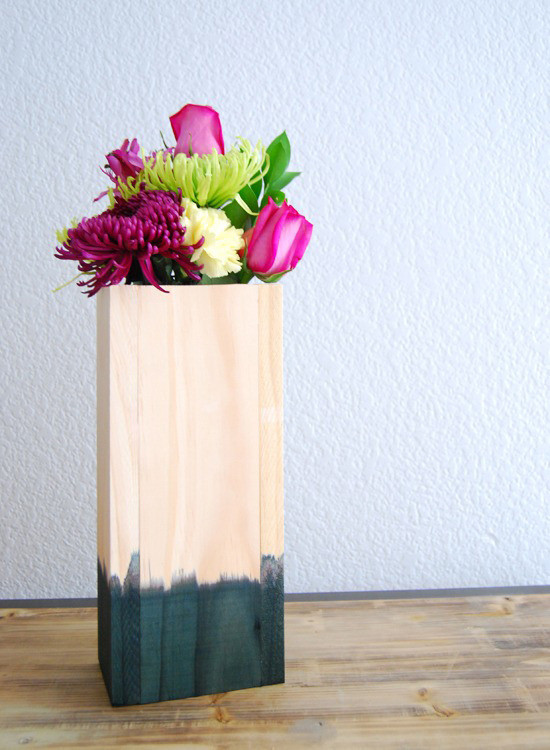 DIY Wooden Vase
 How to Make DIY Colorful Dip Dyed Wooden Vases Curbly