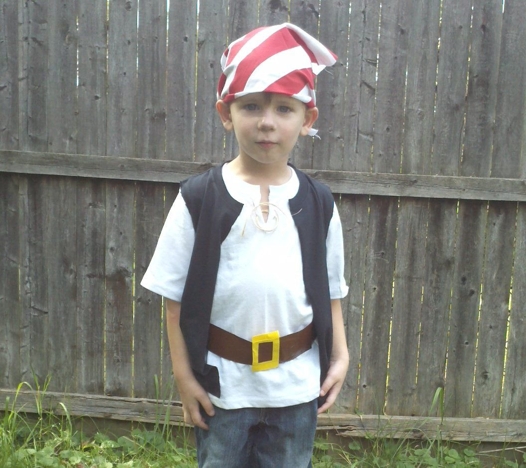 Easy DIY Pirate Costume
 Quick and easy pirate costumes take kids to Neverland