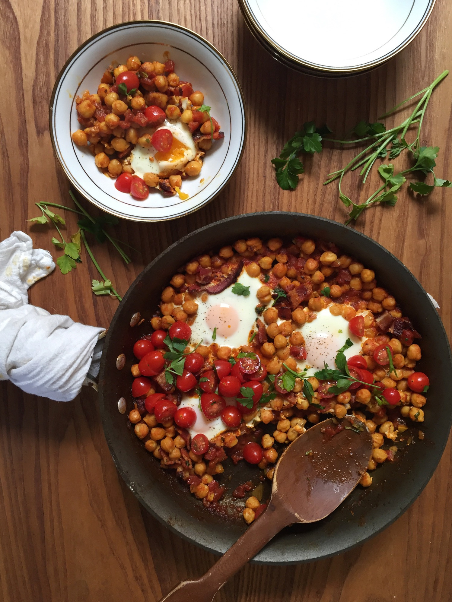 Eggs And Beans Breakfast
 BAKED BREAKFAST EGGS AND BEANS LaurenAriza