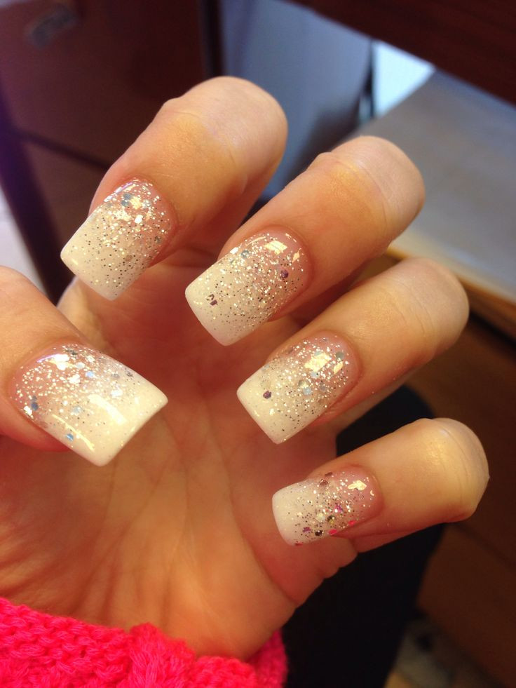 Fade Glitter Nails
 White glitter faded nail