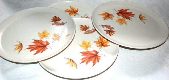 Fall Dinner Plates
 Vintage Melamine Autumn Leaves Dinner Plates by Melmac Lot of