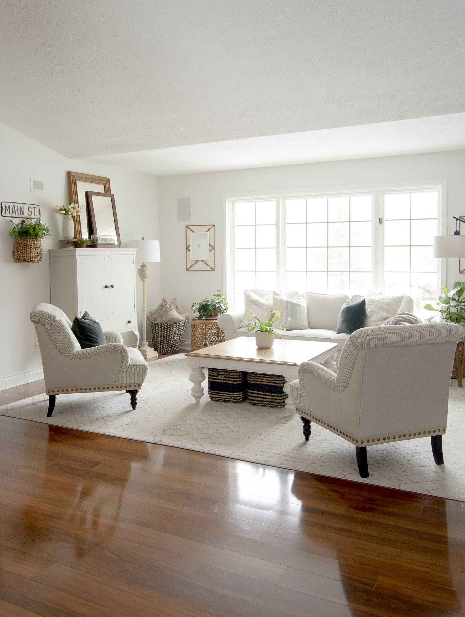 Farmhouse Living Room Chairs
 Farmhouse Living Room Furniture Layout