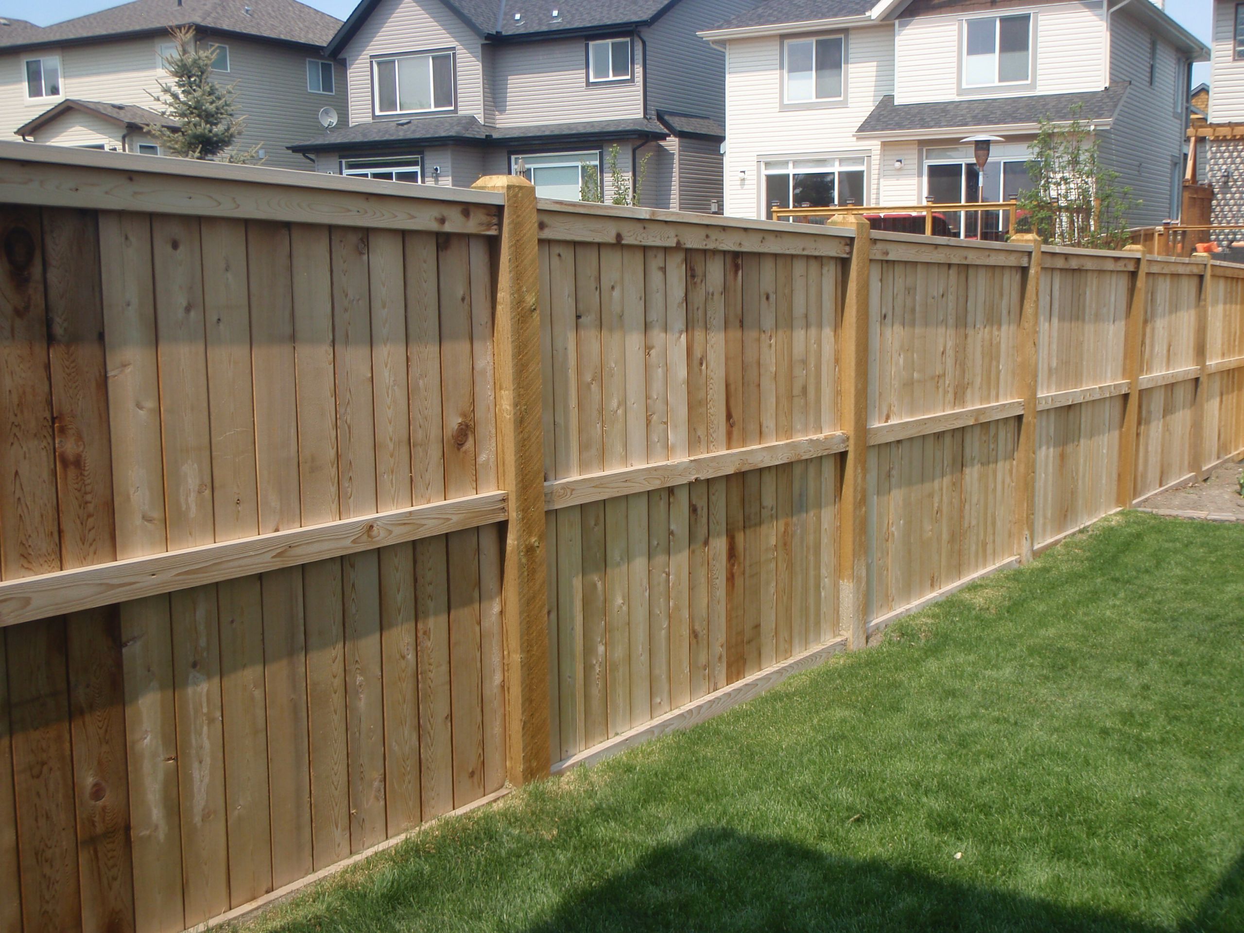 Fence Pictures For Backyard
 Backyard Fencing Ideas – HomesFeed