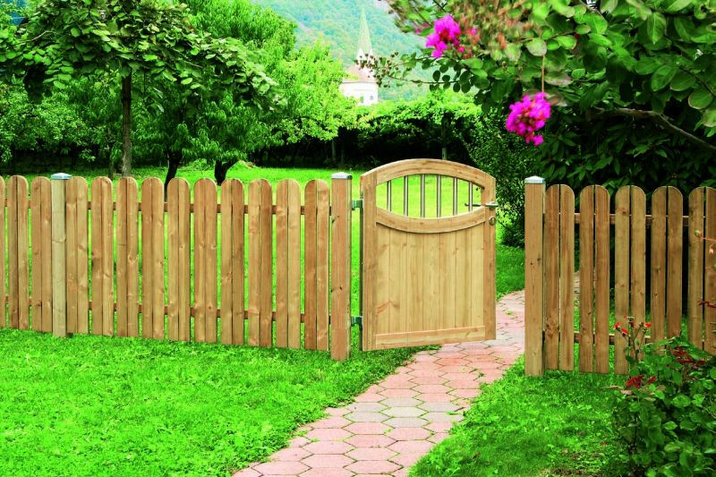 Fence Pictures For Backyard
 Backyard Fencing Ideas for Your Beautifull Garden