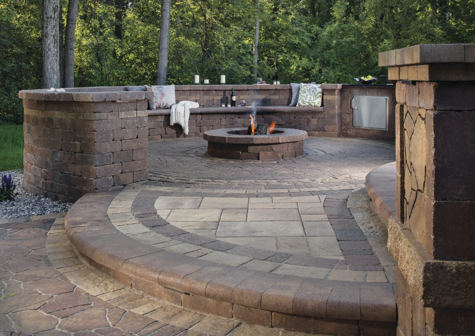 Fire Pit On Patio
 Turn Up the Heat with These Cozy Fire Pit Patio Design