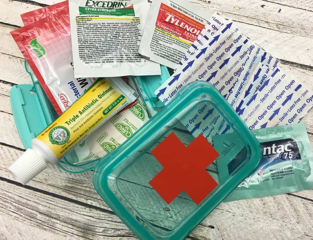 First Aid Kit DIY
 DIY Dollar Store Mini First Aid Kits