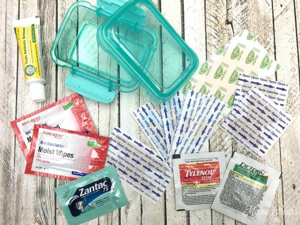 First Aid Kit DIY
 DIY Dollar Store Mini First Aid Kits