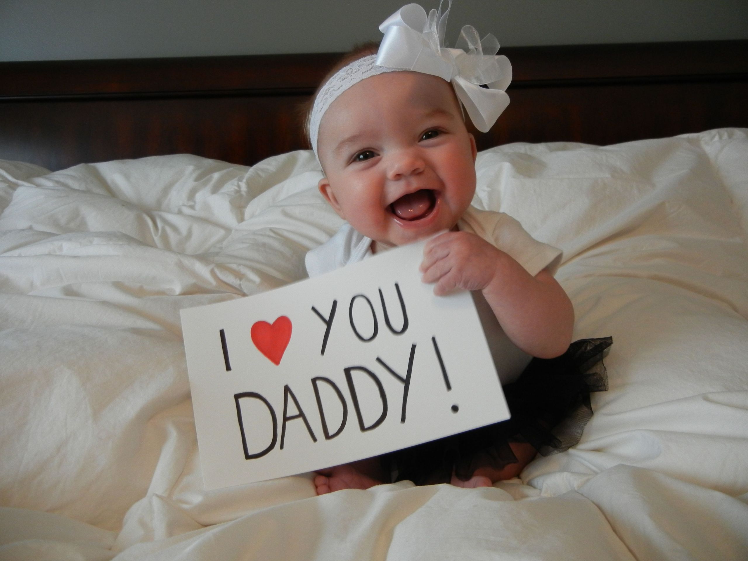 First Fathers Day Gifts From Baby
 "I love you Daddy " What a wonderful Father s Day photo