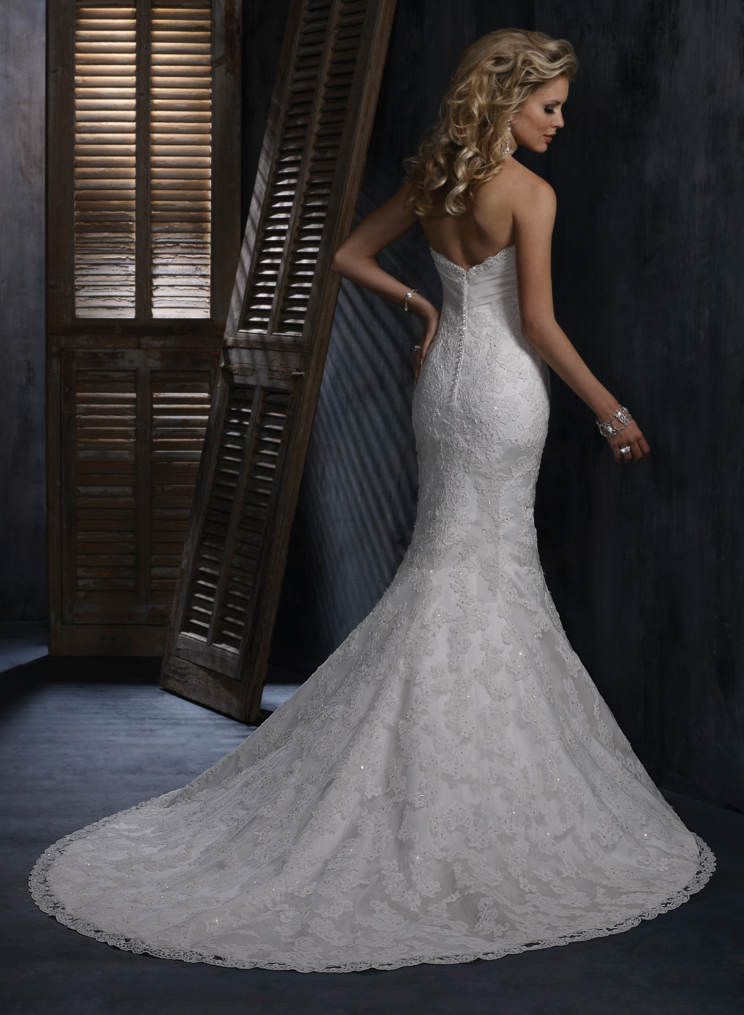 Form Fitting Wedding Dress
 Form Fitting Wedding Dresses for Your Wedding