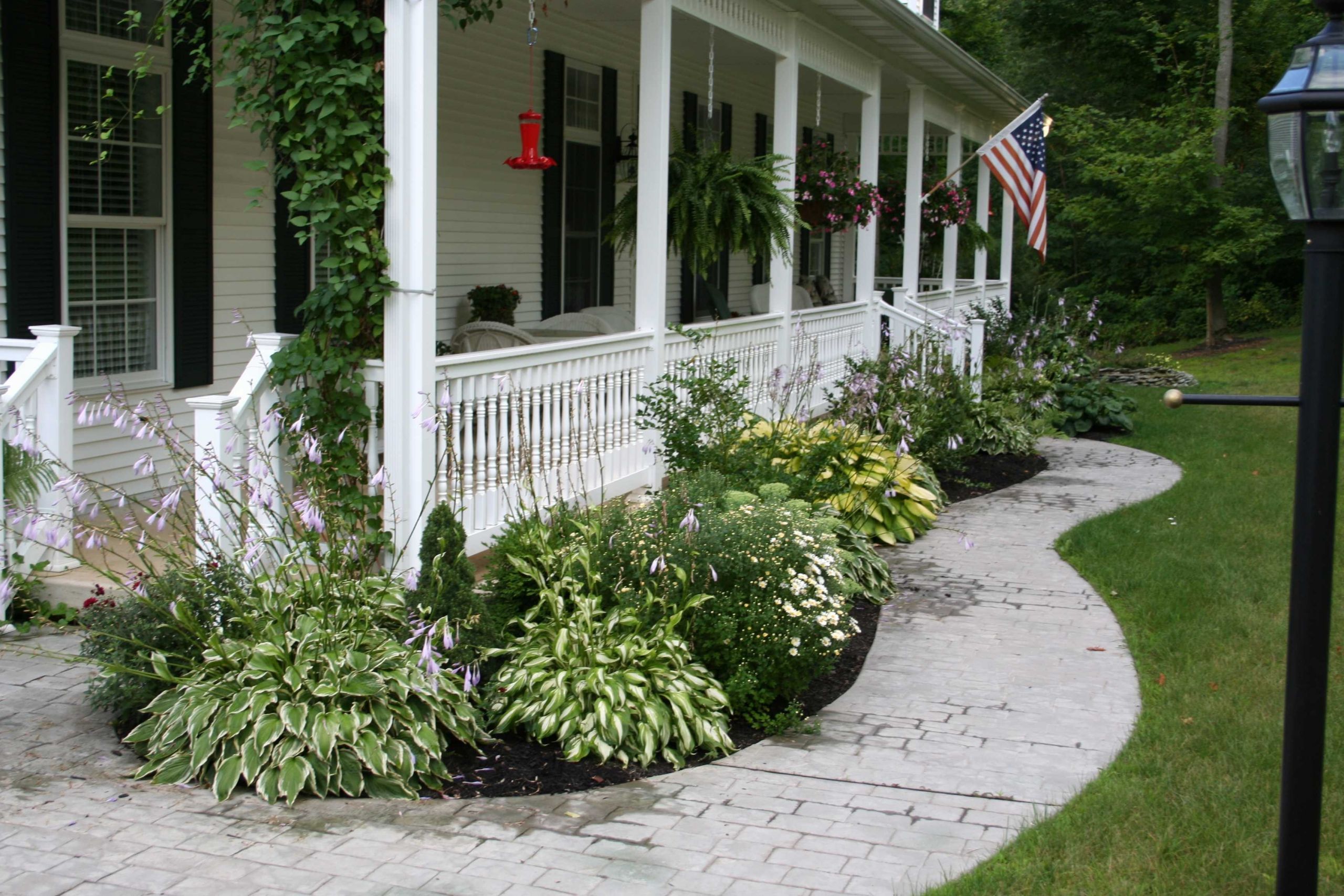 Front Porch Landscape Ideas
 Pretty Front Porch Landscaping Ideas