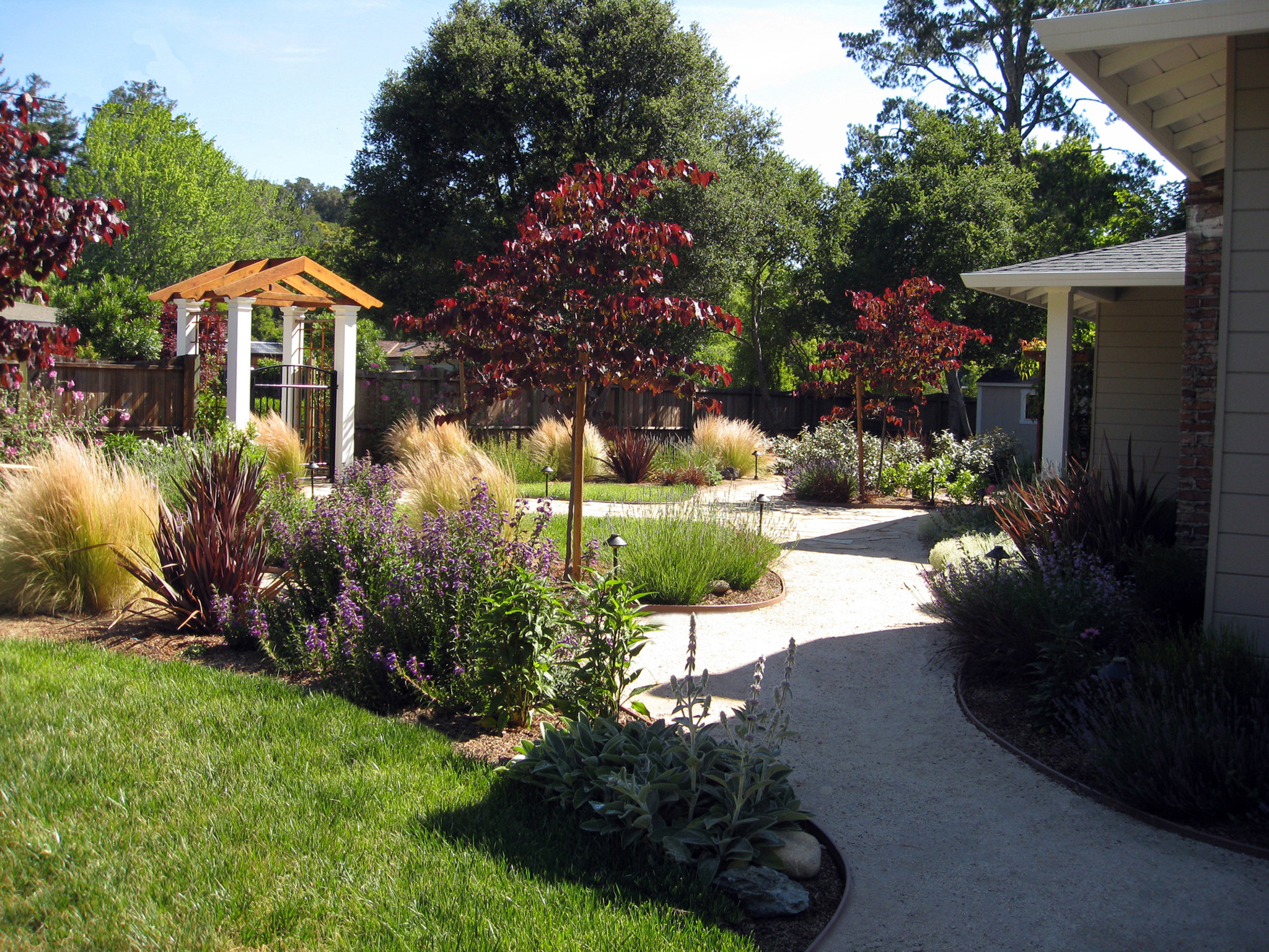 Front Yard Landscape Design Ideas
 Some Ideas of Front Yard Landscaping for a Small Front