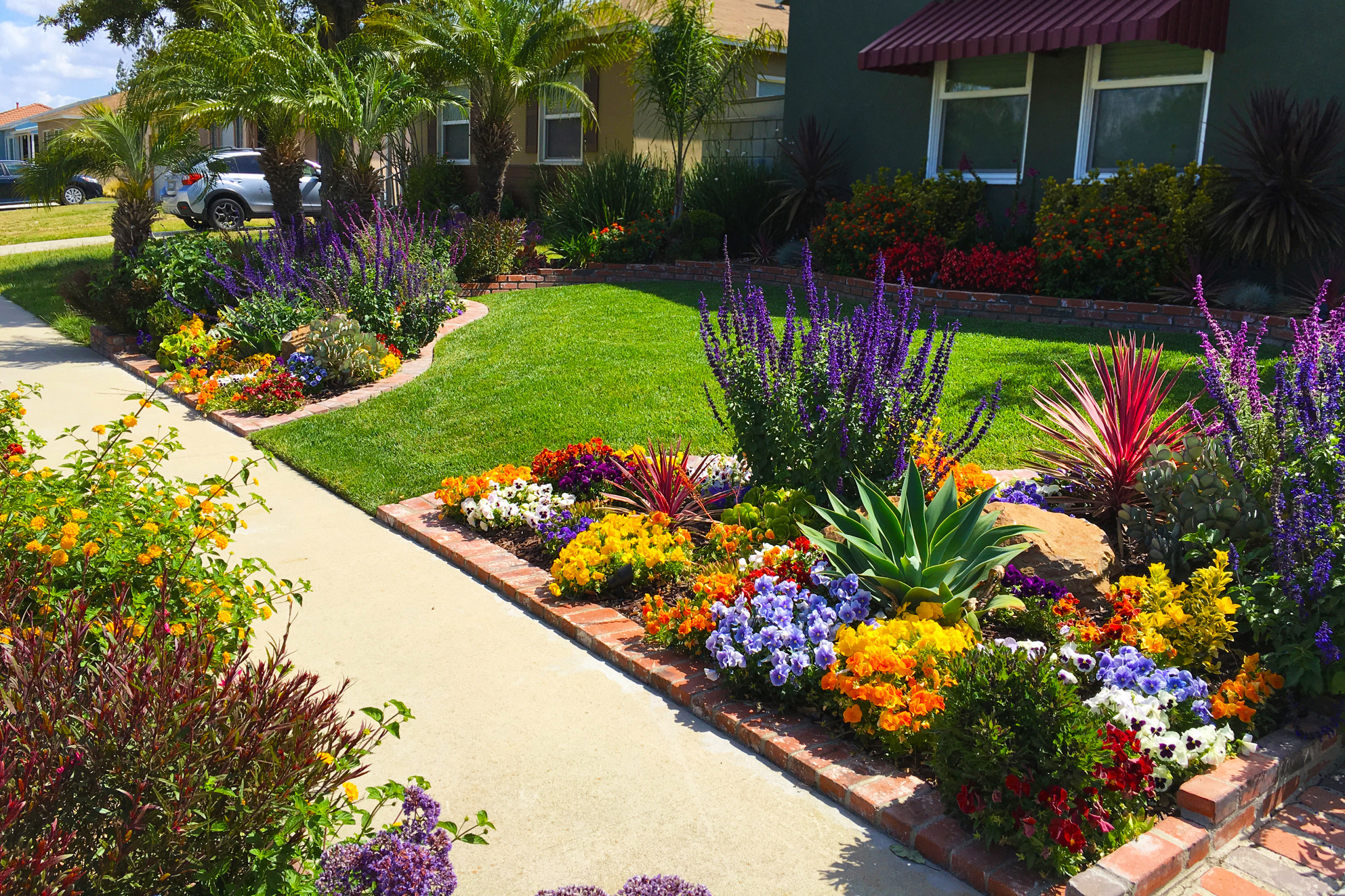 Front Yard Landscape Photos
 Front Yard Landscaping Ideas for Curb Appeal