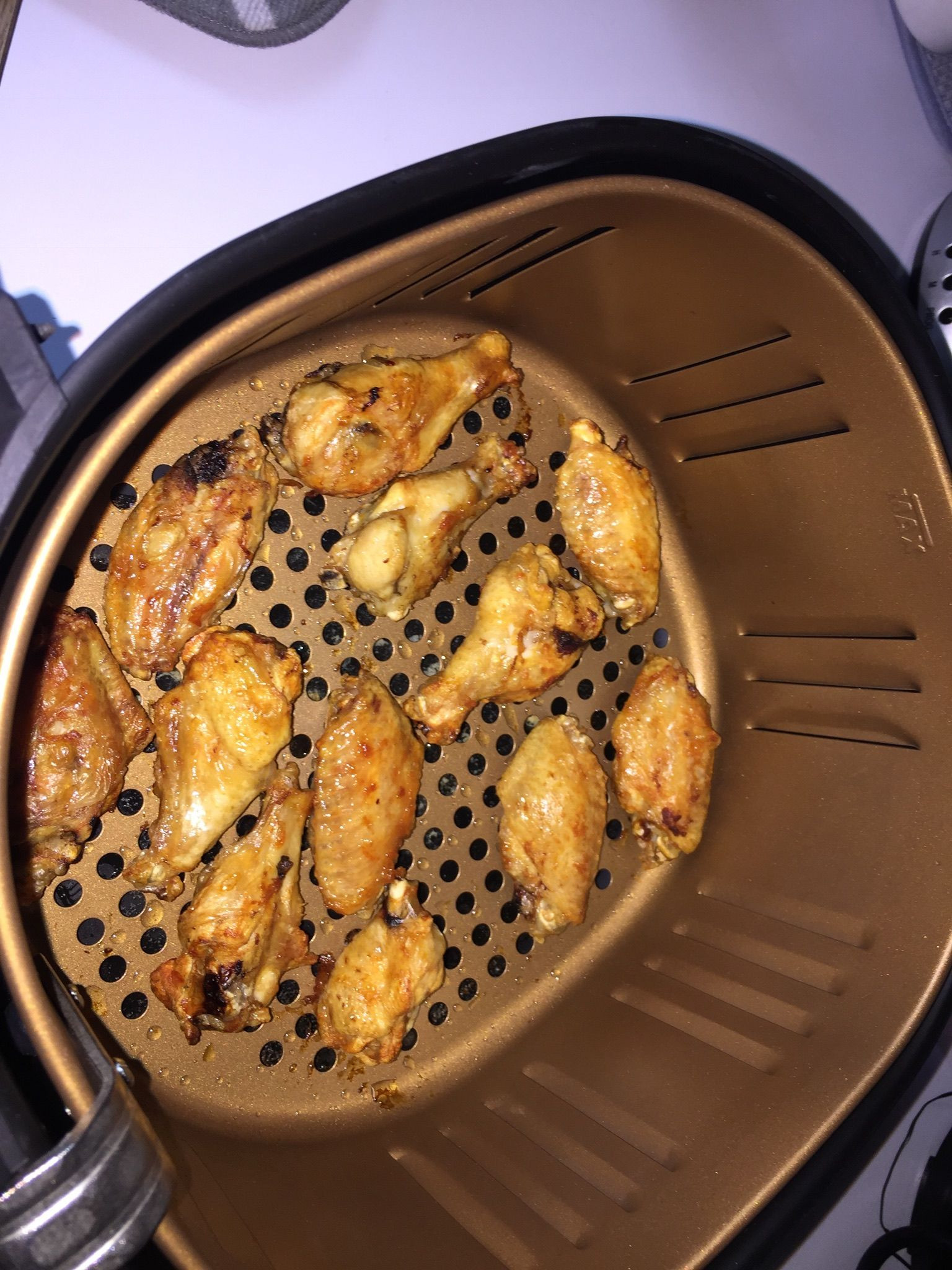 Frozen Chicken Wings In Airfryer
 Frozen wings straight to the air fryer 400 for 25