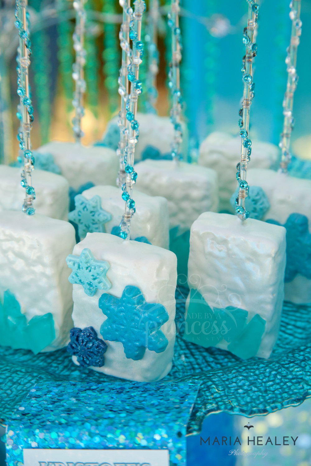 Frozen Decorations Birthday
 Frozen Party Ideas A Frozen Birthday Party Creative Juice