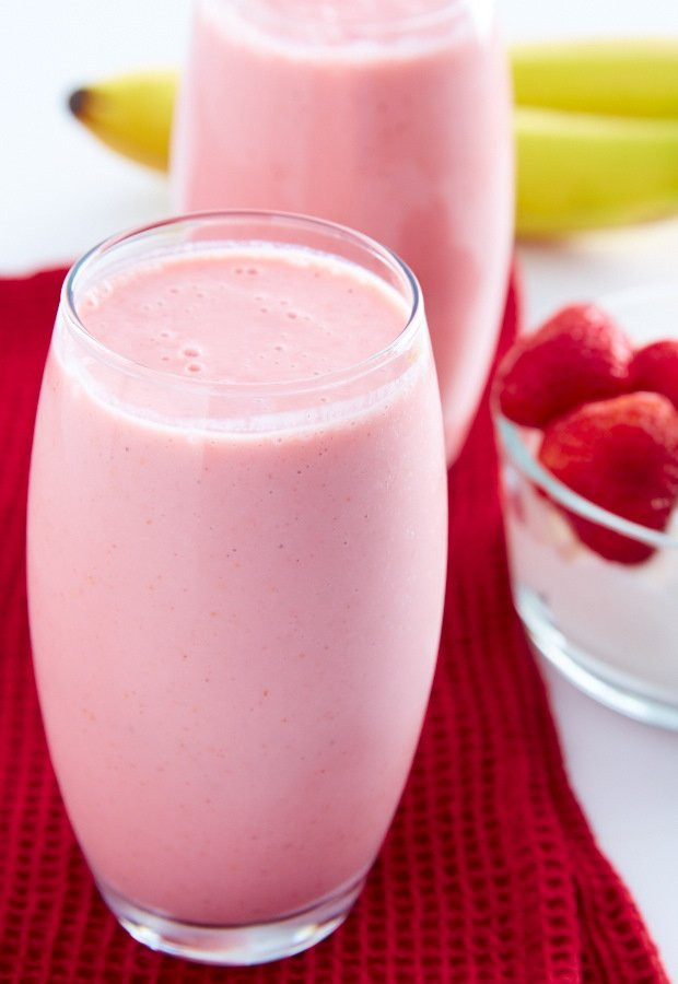 Fruit Smoothie Recipes With Yogurt
 Strawberry Banana Yogurt Smoothie i FOOD Blogger