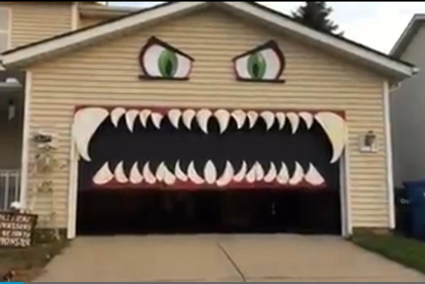 Garage Door Halloween Decoration
 Watch Garage door forms the mouth of Halloween monster