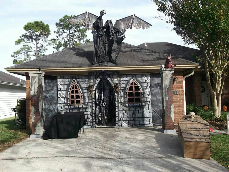 Garage Door Halloween Decorations
 How to Turn Your House into a Haunted House for Halloween