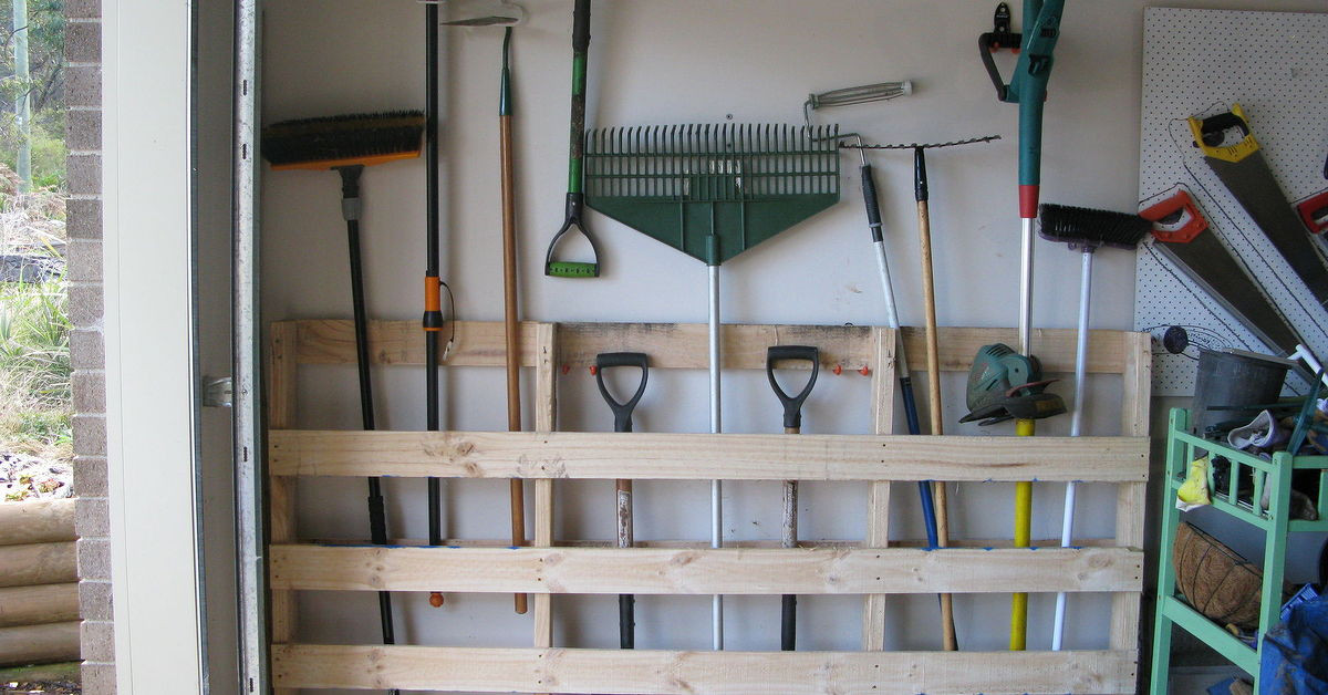 Garage Garden Tool Organizer
 Garage Storage for Garden Tools From Old Pallet