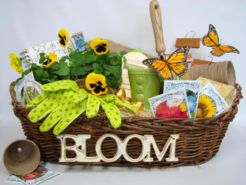 Gift Baskets Ideas For Women
 Cute Gardening Gifts for Women