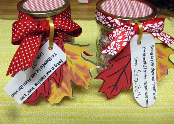 Gift For Thanksgiving
 Easy Thanksgiving Gifts for Teachers Thankful Jars