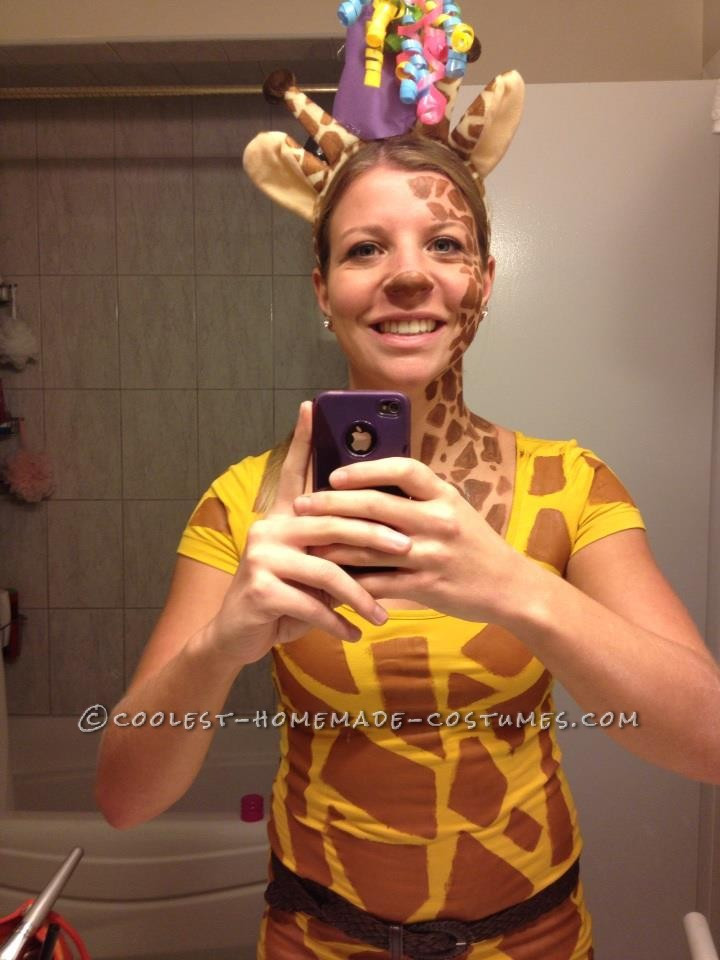Giraffe Costume DIY
 Easy and Fun Giraffe Costume