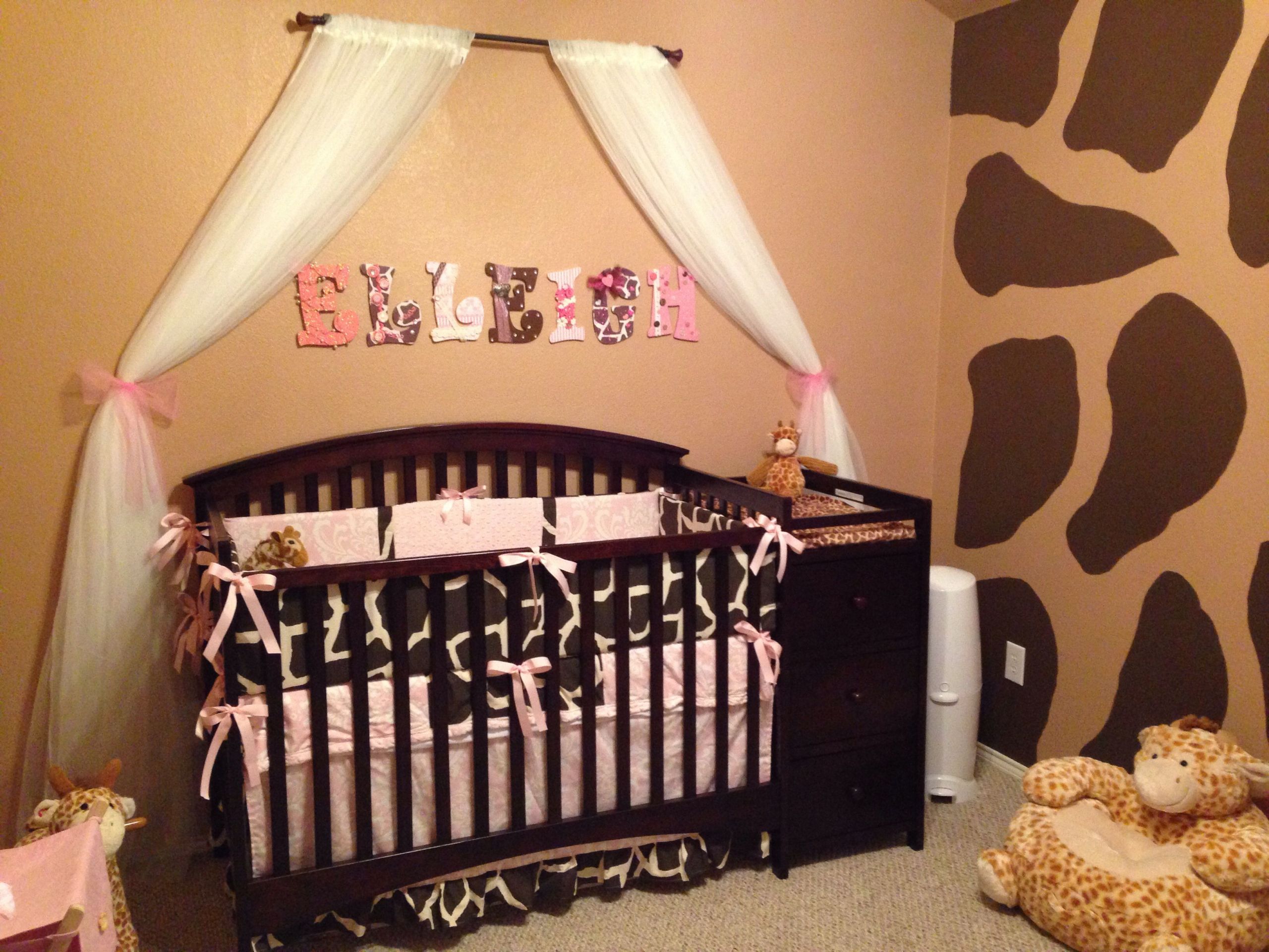 Giraffe Decorations For Baby Room
 Baby Girl Giraffe Nursery