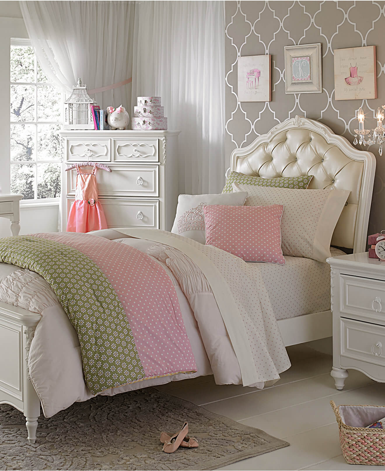 Girls Bedroom Dresser
 25 Romantic and Modern Ideas for Girls Bedroom Sets