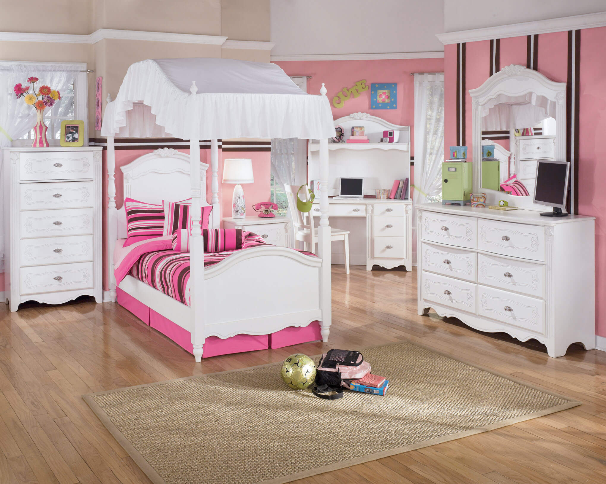 Girls Bedroom Set With Desk
 25 Romantic and Modern Ideas for Girls Bedroom Sets