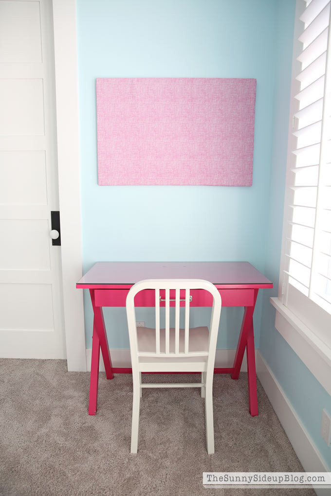 Girls Bedroom Set With Desk
 Girls Bedroom Desks The Sunny Side Up Blog