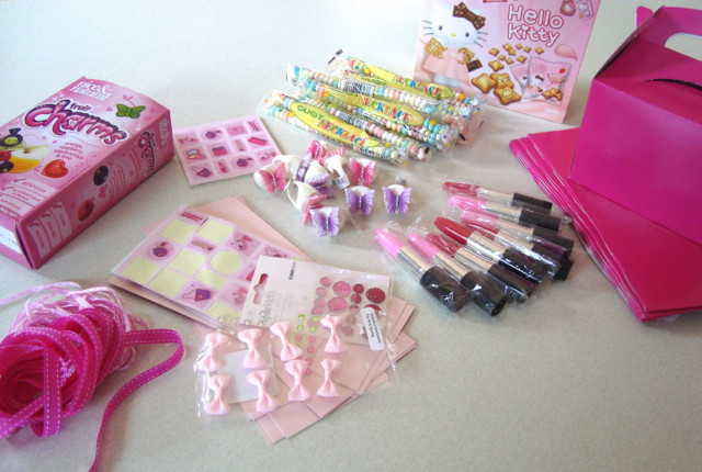 Girls Gift Bag Ideas
 mousehouse A Girly Girl Party Goo bags present ideas