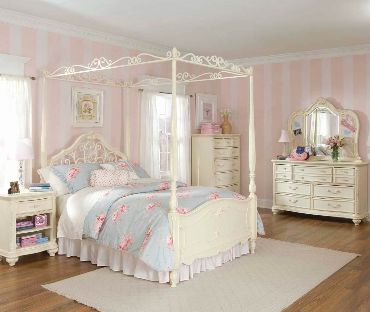 Girls White Bedroom
 25 Romantic and Modern Ideas for Girls Bedroom Sets