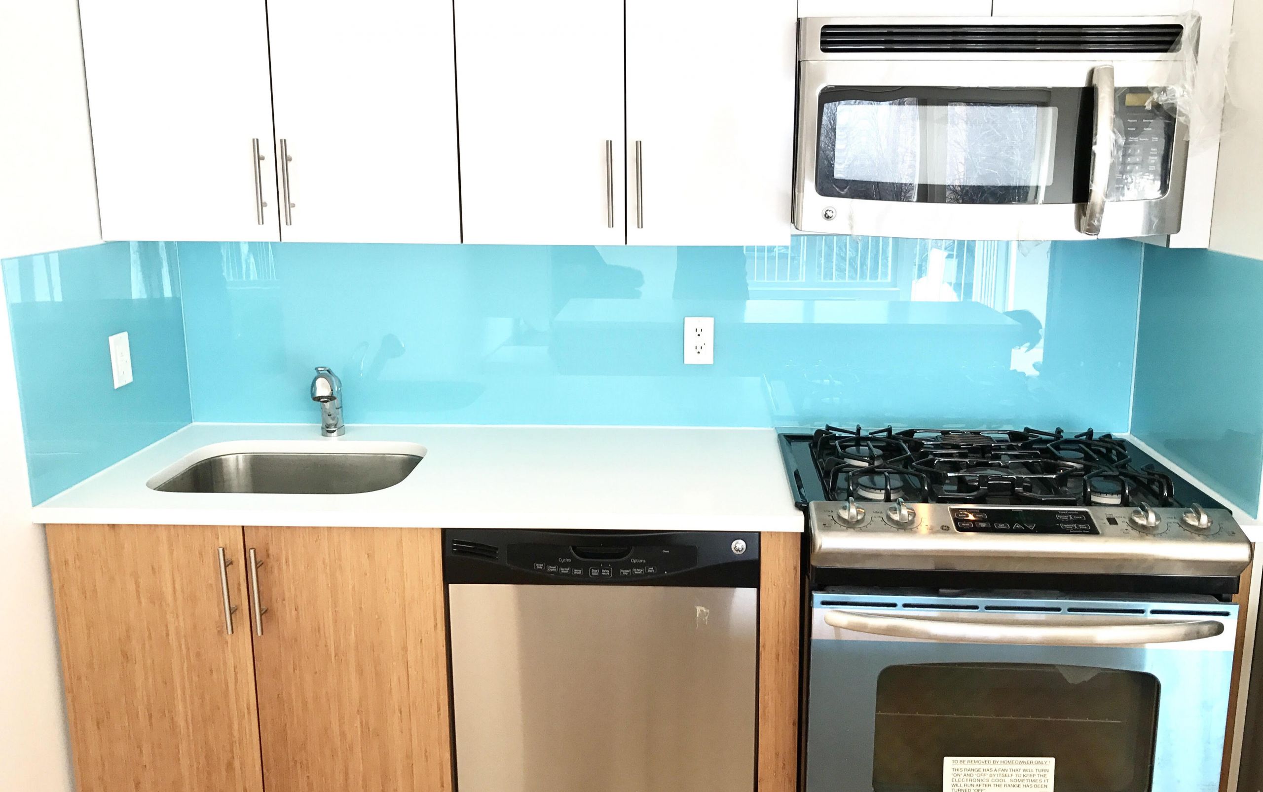 Glass Kitchen Backsplash
 Tempered Glass Kitchen Backsplash – Give Your Kitchen a