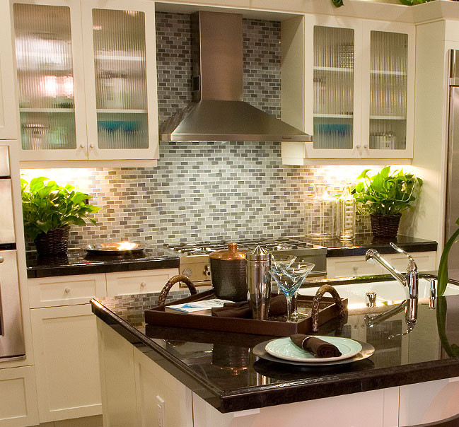 Glass Kitchen Backsplash
 Glass Tile Backsplash Ideas