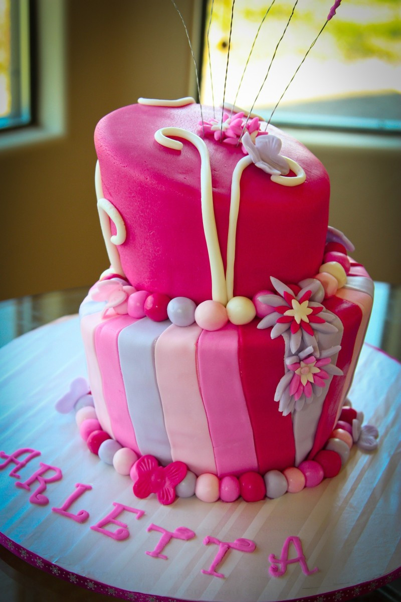 Gorgeous Birthday Cakes
 50 Beautiful Birthday Cake and Ideas for Kids and