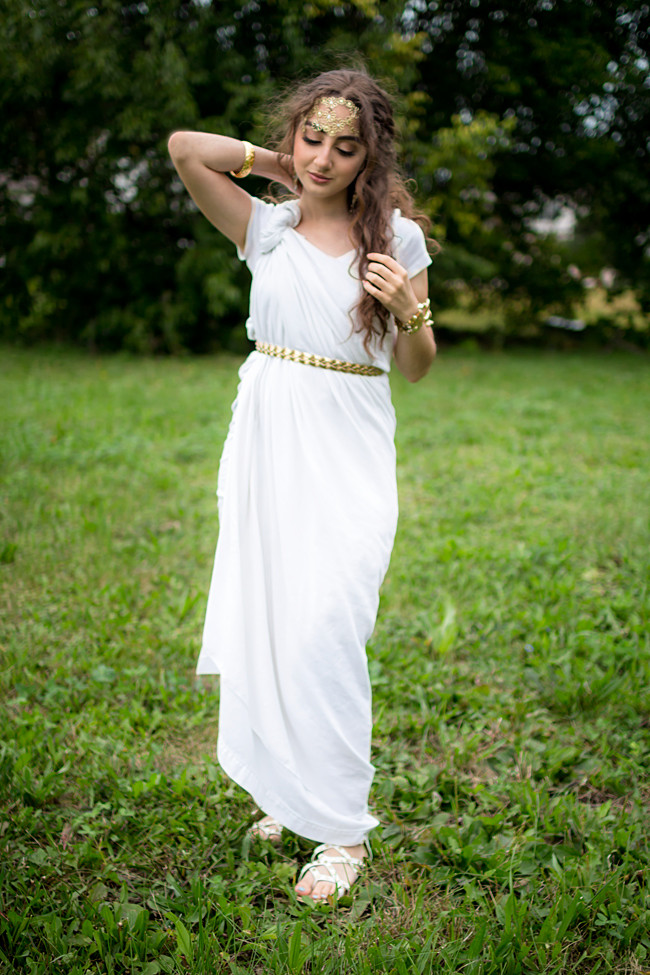 Greek Costume DIY
 Absolutely Aya by Aya Sellami DIY Greek Goddess Costume