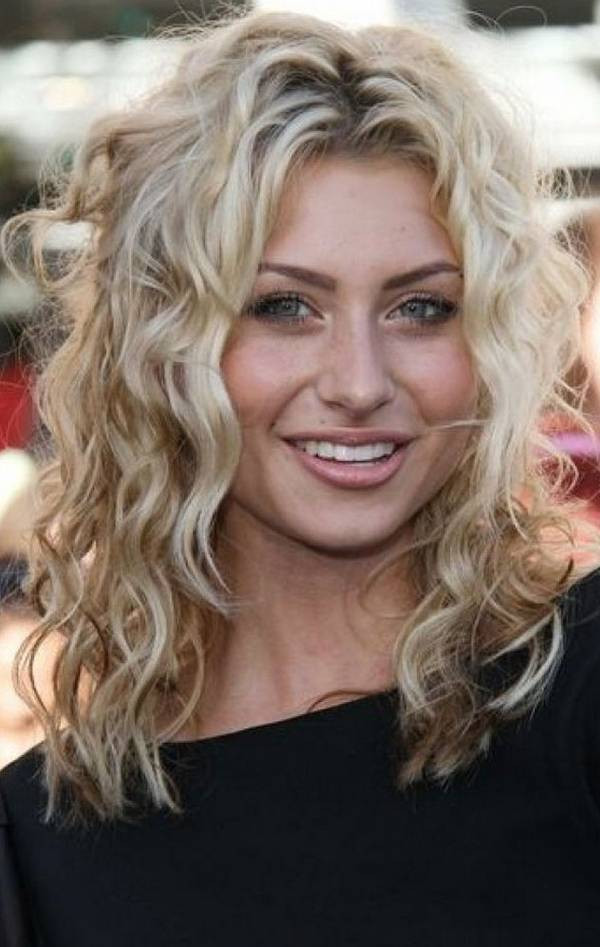 Haircuts For Naturally Curly Hair And Round Face
 21 Curly Hairstyles For Round Faces Feed Inspiration