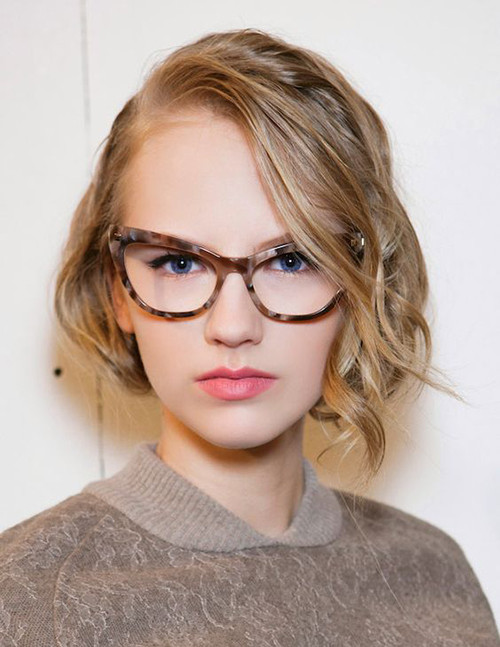 Haircuts For Women With Glasses
 20 Best Hairstyles for Women with Glasses