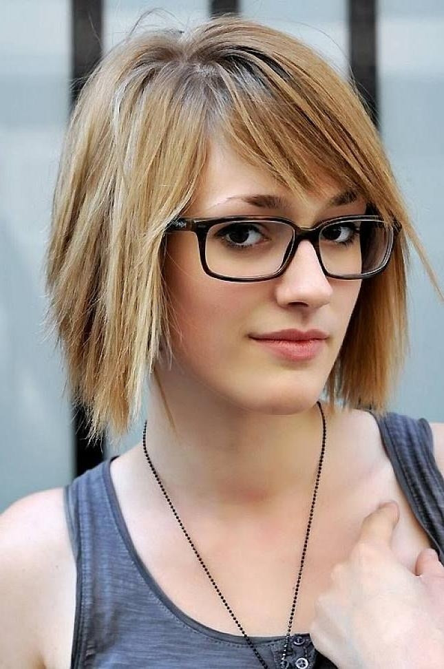 Haircuts For Women With Glasses
 2020 Latest Short Hairstyles For Women Who Wear Glasses