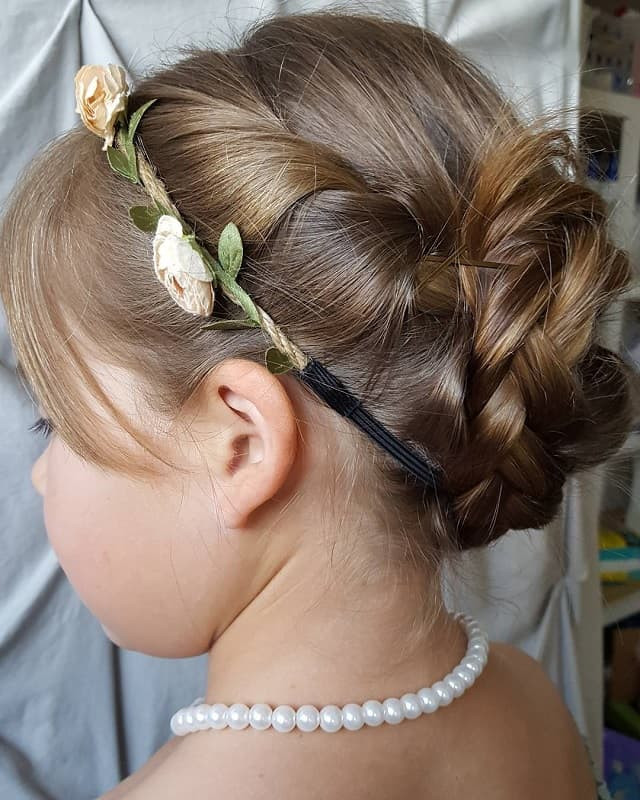 Hairstyles For Little Girls For Wedding
 25 Stunning Hairstyles for Little Girls to Rock at Weddings