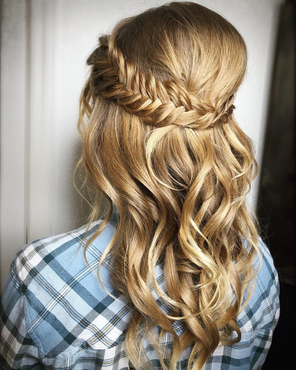 Hairstyles For Prom Half Up Half Down
 27 Prettiest Half Up Half Down Prom Hairstyles for 2020